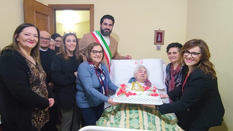 Morano Calabro (CS) - Record di longevità: nonna Antonia Ferraro spegne centoquattro candeline