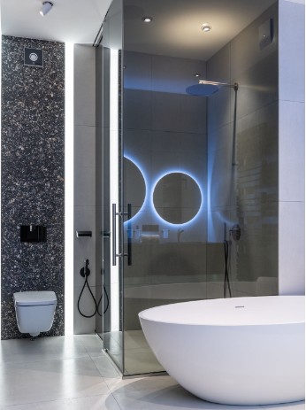 Piatto doccia moderno: l'eleganza e la funzionalità che completano il tuo bagno